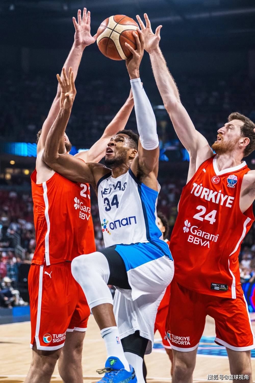 爱游戏官网字母哥连续三场比赛得分超过比分优势明显，曼联挑战极限！的简单介绍