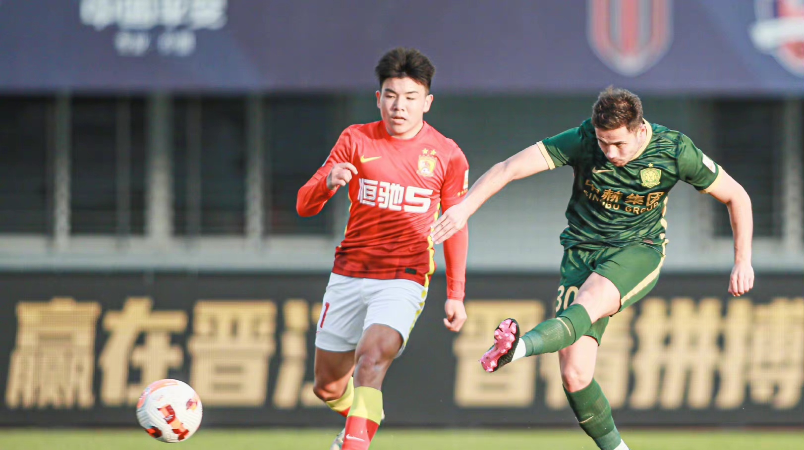 爱游戏官网关于清晨北京国安备战欧超杯，强势反弹细节曝光，更衣室稳定，赛程密集仍需轮换的信息